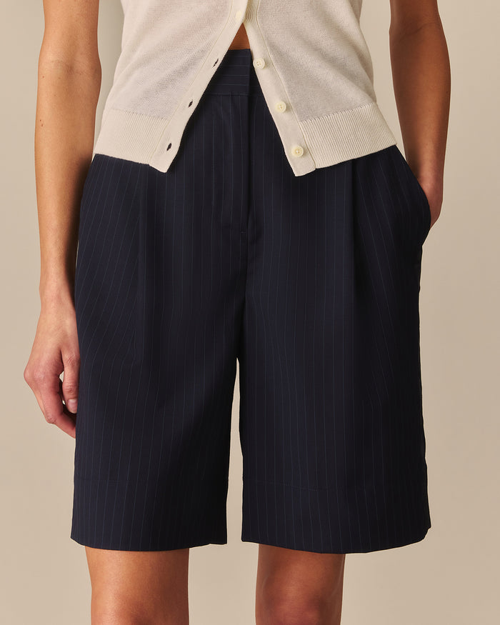 Court Pinstripe Bermuda Short Navy Navy / 14